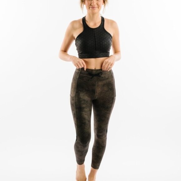 Zyia Active Distressed Copper Luxe Pocket 7/8 Legging Size  4 - Picture 1 of 10